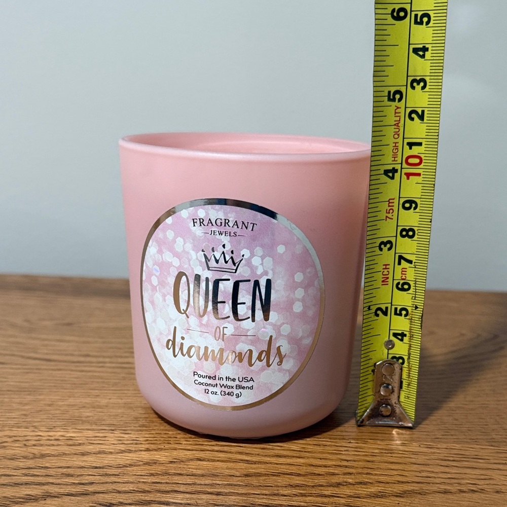 Fragrant Jewels Queen of Diamonds Candle (Ring size 5) - Picture 6 of 7